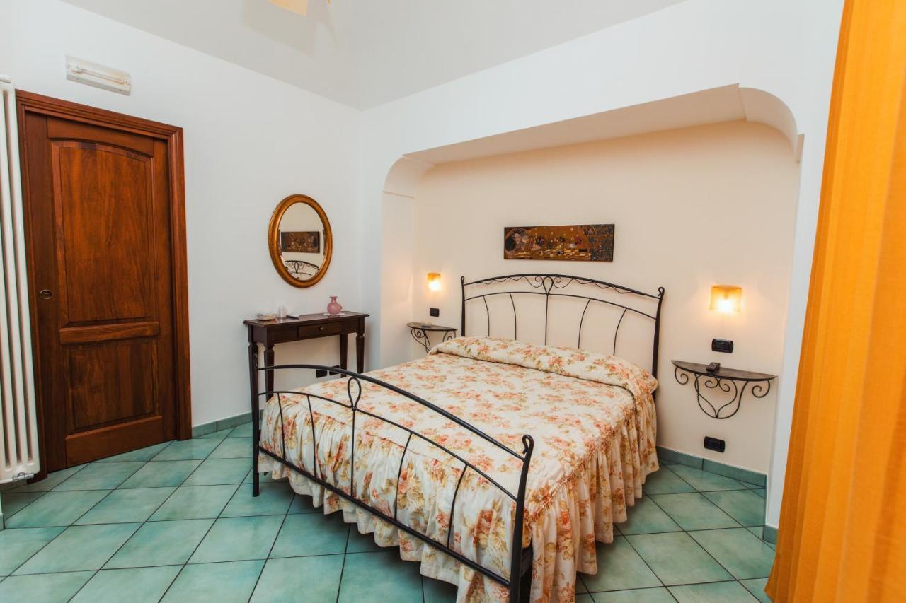 Roccia Fiorita Hotel Фуроре Екстериор снимка