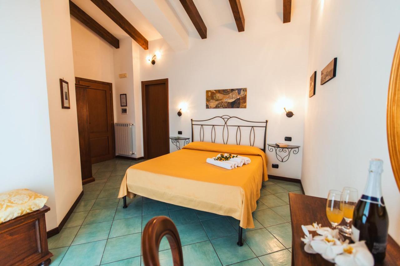 Roccia Fiorita Hotel Фуроре Екстериор снимка