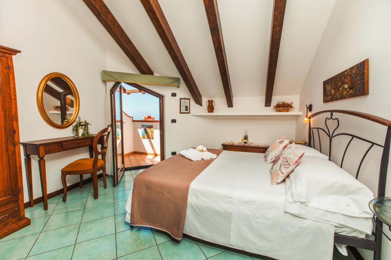 Roccia Fiorita Hotel Фуроре Екстериор снимка